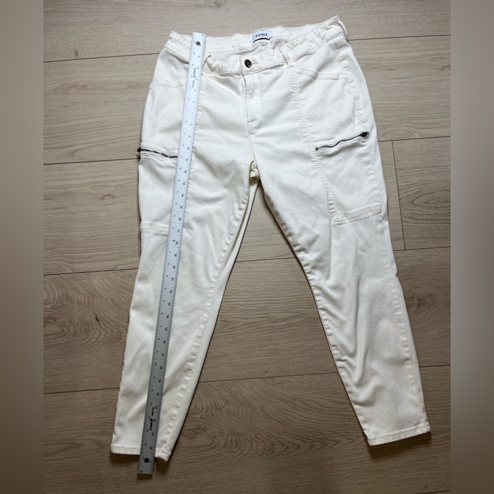 Cabi Women's Cropped Pants Beige Size 32 Cargo Style Side Zipper Pockets stretch - Picture 2 of 5